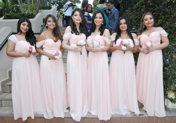 Las damas del cortejo de la novia: Viviana Reyes, Lola Matamoros, Joseline Lara, Andrea Álvarez, Ana Villanueva y Helen Saavedra