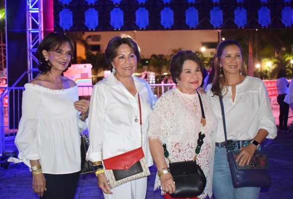 Alba Maria Bobadilla, doña Nena Díaz Lobo, Mery de Tinoco y Calix Fernández