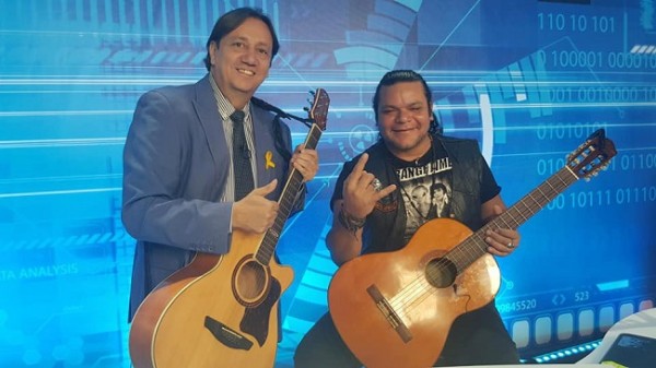 Aldo Romero con Marvin Corea, ex vocalista que inmortalizó a la mítica banda Diablos Negros