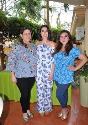 Alice de Andino, Katherine Hasbun y Pamela Laguna