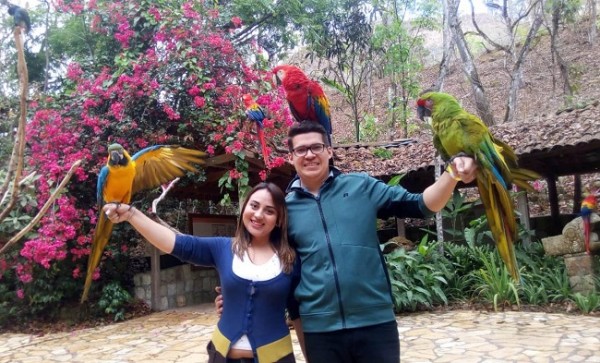 Alicia Carolina y Arles Javier apostaron por el turismo interno en su luna de miel, disfrutando de inolvidables momentos en Copán Ruinas durante 5 dias