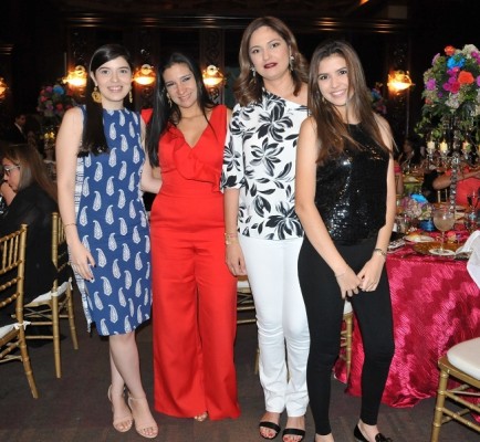 Ana Mendoza, Melissa Benítez, Claudia Chávez y Nataly Mendoza
