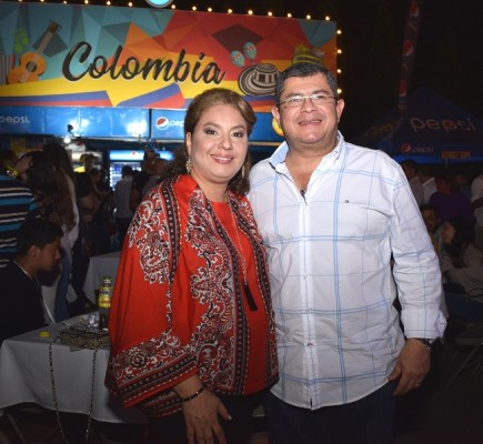Ana y Leonel Ayala en el Festival Folclórico Internacional
