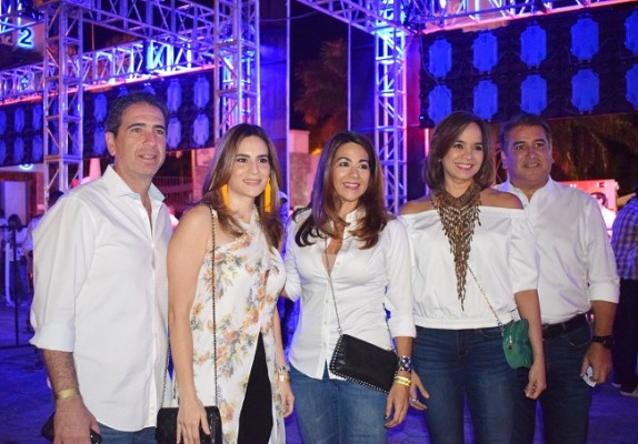 Andrés Hawit, Blanca Hawit, Elena Szydel, Melissa Gutiérrez y Antonio Garza