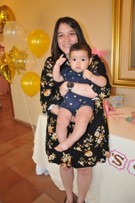 Carolina Tosta de Reyes y su bebé Nicolas Reyes Tosta