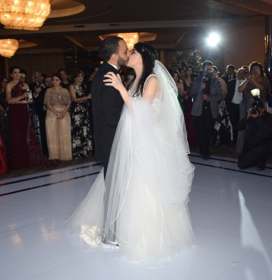 Lisa Marie Hepburn Gabrie y Juan José Jaar Faraj en su memorable baile de bodas