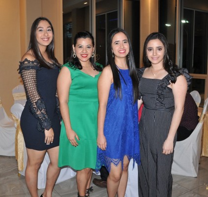 Debora Reyes, Jenny Castro, Elisa y Gabriela Hernández