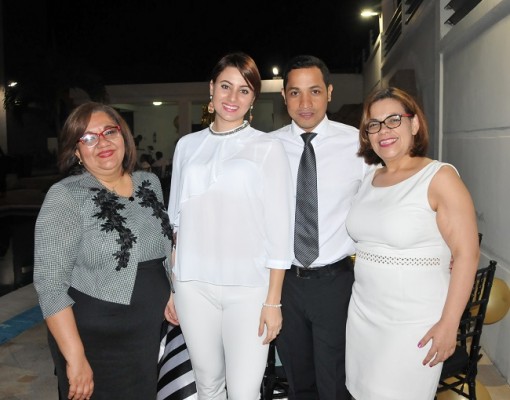 Elka Vásquez, Karen Chinchilla, Carlos Ponce y Glenda Arita de Torres