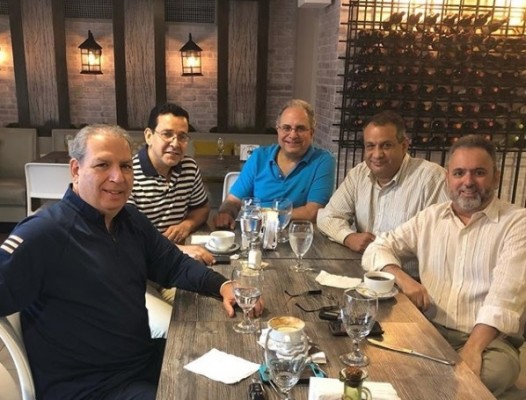 Enrique Vitanza desayunando con amigos