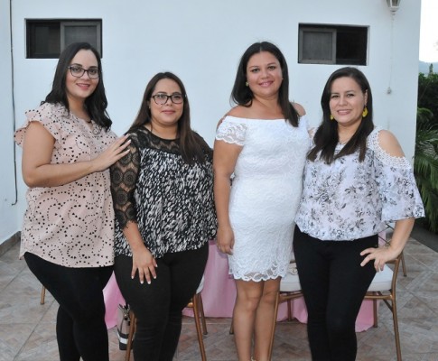 Fanny Velásquez, Ester Mayorga, Lila Guzman y Kenia López