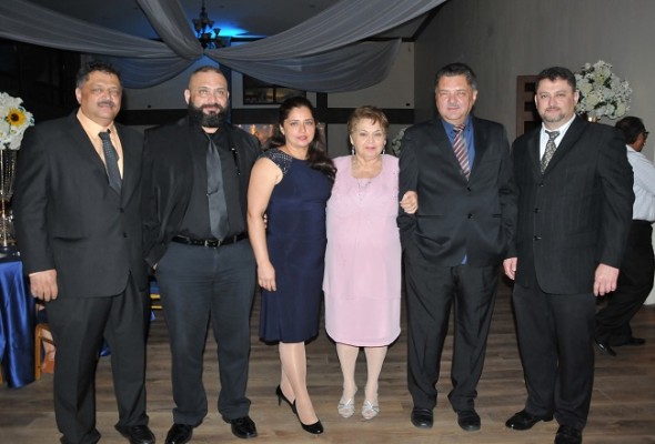 Los hermanos Villars en pleno: Gabriel, Edgardo, Leonor, Gina, Godofredo y Luis Villars