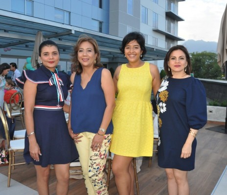 Gisela Osorio, Gloria de Fernández, Natalia Fernández y Victoria Deinnocentis