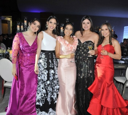 Gracia Santos, Isabela Rivera, Dana López, María José Bueso y Andrea Sorto