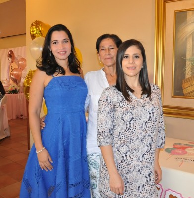 Isabel Flores, Isabel Calidonio y Andrea Mejía