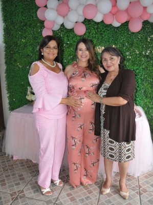 La abuela paterna, Ely Chavarría, Mildred Blanco y la abuela materna, Teresa de Blanco