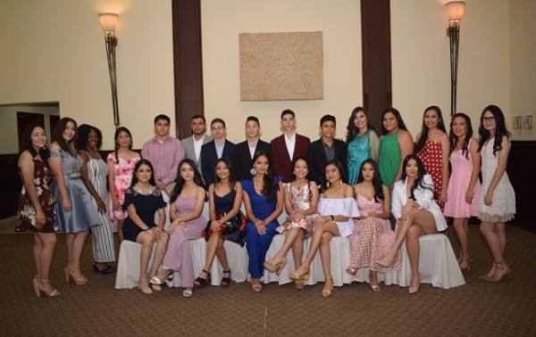 La clase 2019 de la Florencia Bilingual School