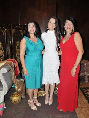 La madre del novio, Sandra Flores, Jessica Aguirre y Adelaida Mendoza de Aguirre