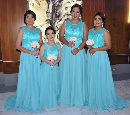Las cuatro damas del cortejo de la novia, Gabriela Castro, Ligia Alvarado, Jennifer Contreras y Delmy Madrid