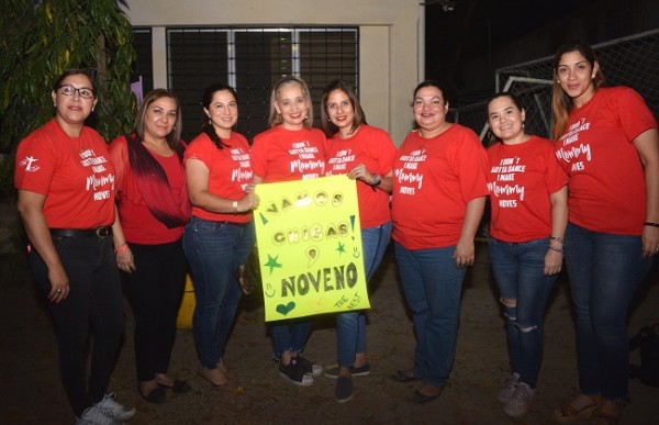 Las madres de familia de los estudiantes disfrutaron junto a sus hijos de la especial velada de talentos