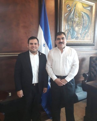 Lester Herrera y Jorge Faraj al finalizar una reunión muy productiva entre CCIC y JCI Honduras para fomentar el emprendedurismo, la capacitación y la formulación de nuevas ideas que acerquen a los jóvenes a legalizar sus empresas