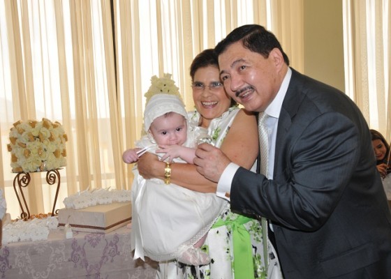 Los abuelos paternos, doña Carmen y Lisandro Orellana con su nieta Valentina