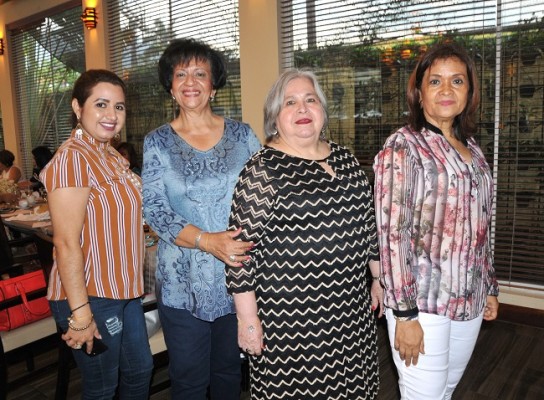 María Esther Cardona, Miriam Alvarado, Elsa Gavarrete de Acosta y Florencia de Romero