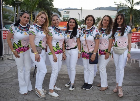 María Isabel Cotto, Ivon Barrientos, Lucía Hauck, Margarita Pineda, Erika Handal, Sonia de Paz y Waldina Rivas