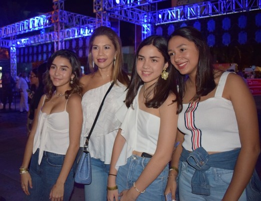 María José Membreño, Angélica de Micheletti, Isabela Micheletti y Viviana Rivera