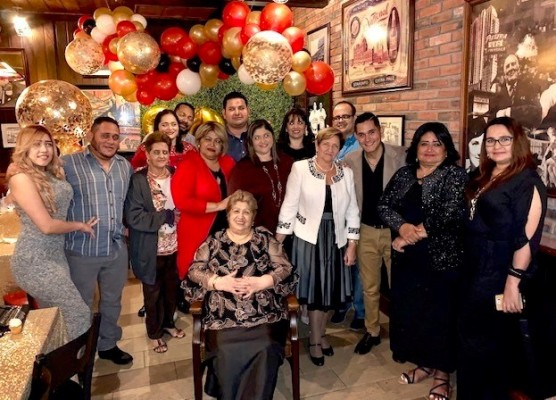 Melissa y Edgardo Flores, Esperanza Martinez, Gabriela Morales, Roberto, Marisol Sandoval, Licida Sandoval, Karla de Teruel, Dora María Sandoval, Dora de Sandoval, Norman Martínez , Misael Flores, Coralia Bueso y Blanca Paz