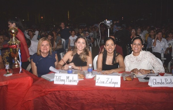 Miembros del jurado calificador en el Talent Show de la Franciscan School