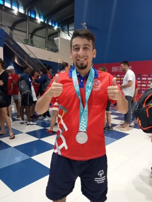 Orgullo catracho, David Alfonso Orellana, quien obtuvo la primera medalla de plata para Honduras en las Olimpiadas Especiales de Abu Dabi 2019 ¡En hora buena! para este deportista especial que pone el nombre de Honduras en alto.