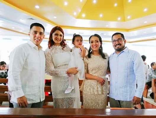 Rolando Sing, Vanessa Ayala, Bianca Vanessa Sing Ayala y sus padrinos de bautizo