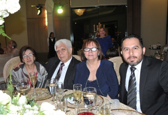 Vilma de Hernández, Ciro Hernández, Carmen Hernández y José Alfredo Castillo