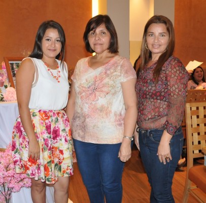 Alejandra Varela, Gloria Vásquez y Mirna López