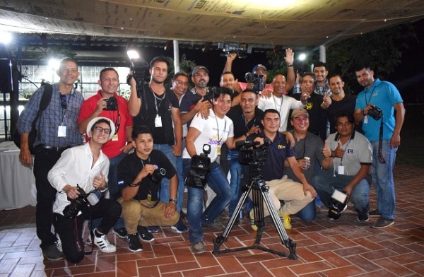 Camarógrafos y fotografos de los diferentes medios de comunicación del país