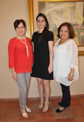 Carmen Pineda de López, Carmen López y Sherley Slade