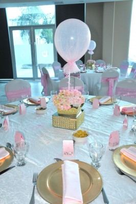 Con una delicada apuesta decorativa el baby shower de Sadia Vides se convirtió en la oportunidad perfecta para compartir entre amigas y familiares