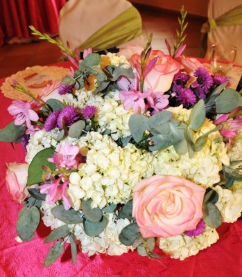 La encantadora apuesta floral arcoíris en el baby shower dedicado a Michelle