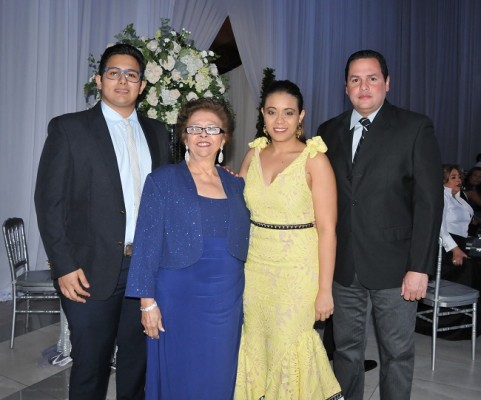 Edgardo Moreno, Esther de Moreno, Kathy Rodríguez y José Enrique Moreno