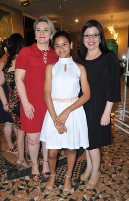 Emma Núñez, Ivanna Cruz y Karen de Pavón