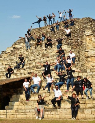 En la piramide del Parque Arqueológico El Puente