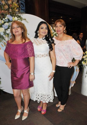 Esther Mejía, Melissa de López y Guadalupe Mejía