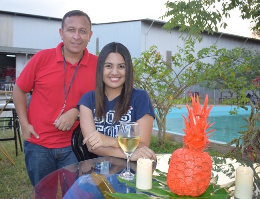 Frank Aguilera y Amanda Banegas