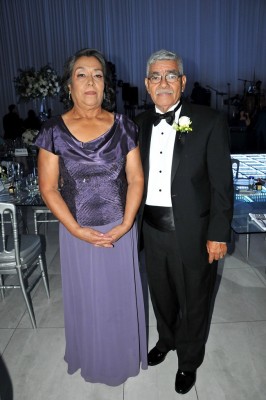 Los padres del novio, Zoila Argentina Pineda de Orellana y Pablo Orellana Rodríguez