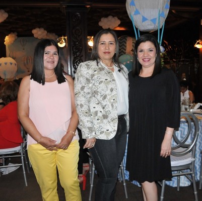 Lourdes Alemán, Vivian Umanzor y Karen de Pavón