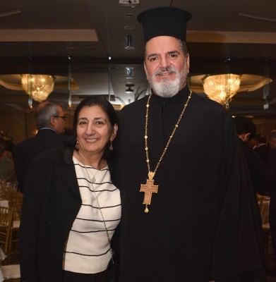 Marlen Faraj junto al Padre Jorge Faraj