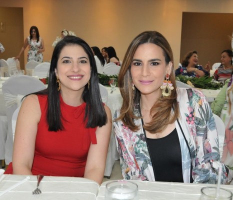 Mireya de Hawit y Blanca de Hawit