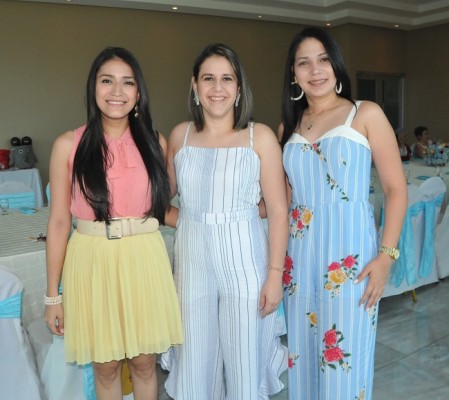 Nelly Servellón, Cordelia Acosta y Carolina Castro