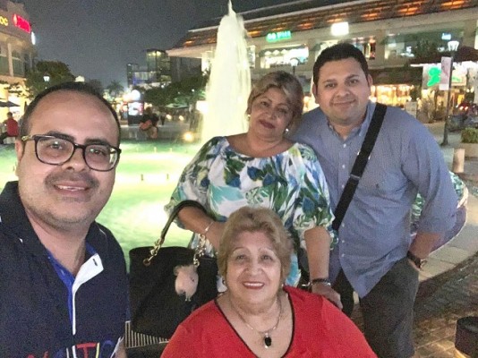 Norman Martínez, Licida Sandoval, Marisol Bueso y Raúl Bueso, de viaje, disfrutando de una buenas vacaciones