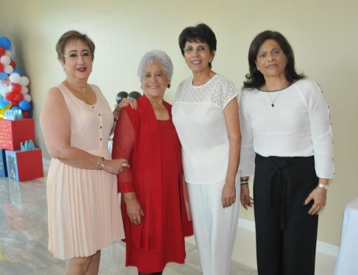Reina Hércules, Ada Luz Rosa, Yolanda Rosa y Daysi Zuniga